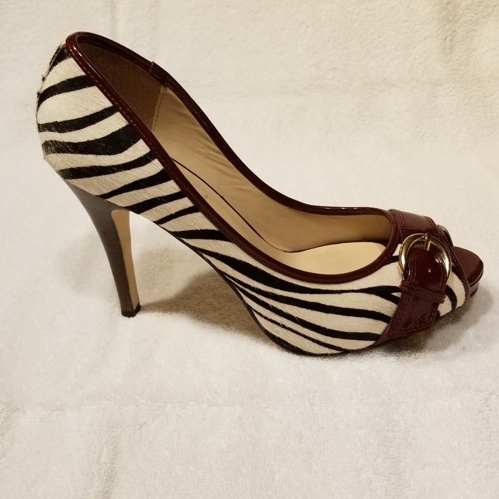 Sz 8.5 Steve Madden Zebra Peep-toe Pumps